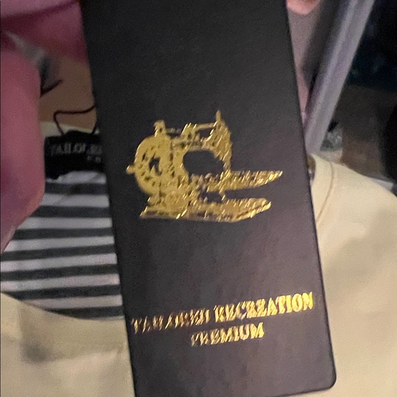 NWT Premium Yellow Short Sleeve shirt 🌺Sale - Picture 7 of 8